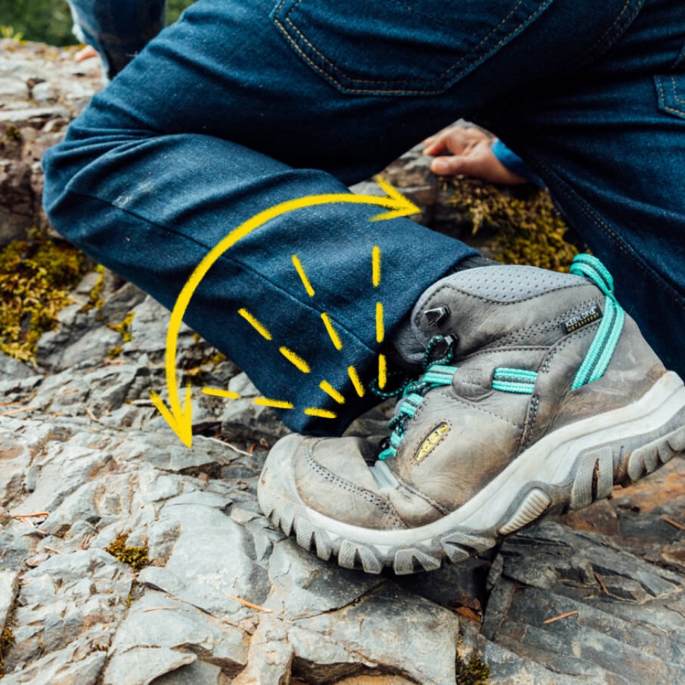 Bison-Red Carpet Keen Big Kids' Ridge Flex Waterproof Boot