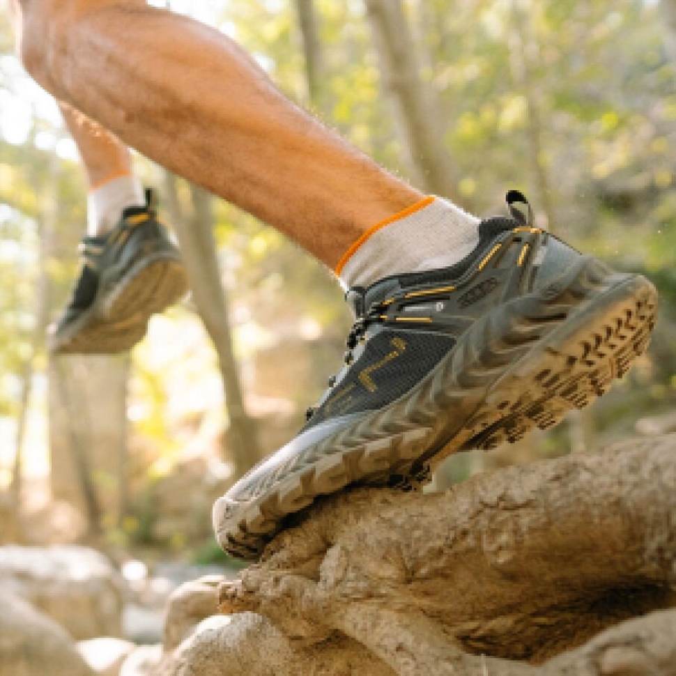 Black-KEEN Yellow Men's NXIS EVO Waterproof Shoe Keen